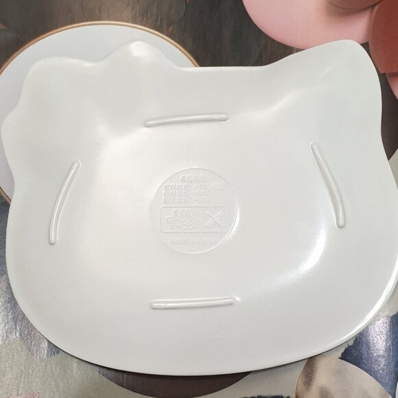 Hello Kitty With Apple Red White Melamine Small Plastic Plate 6 By 5 Inches Gift - Picture 4 of 4